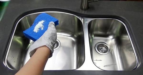 ترفندهایی برای تمیز کردن سینک ظرفشویی
