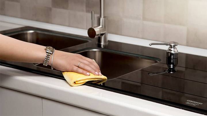 ۱۰ نکته طلایی برای تمیز کردن و نگهداری سینکهای استیل اخوان